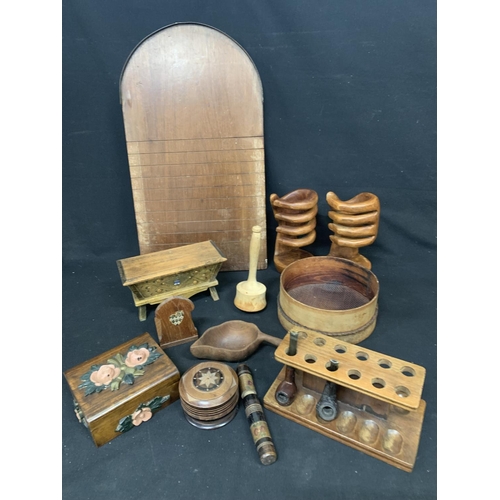 687 - Box of Treen, vintage flour sifter & Mortar, pair of bottle holders, boxes, pipe stand & pipes, vint... 