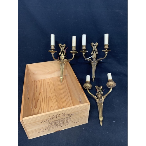 689 - Wooden Wine box with set of three matching gilt brass wall lights