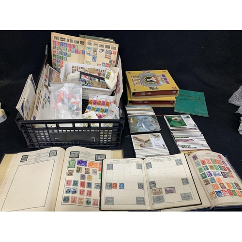 694 - Large quantity of stamps, Royal Silver Jubilee Commemorative Stamp Albums Vol 1 & 2, loose stamps, 6... 