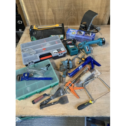 722 - Makita cordlesss tile cutter untested, fittings boxes and tools