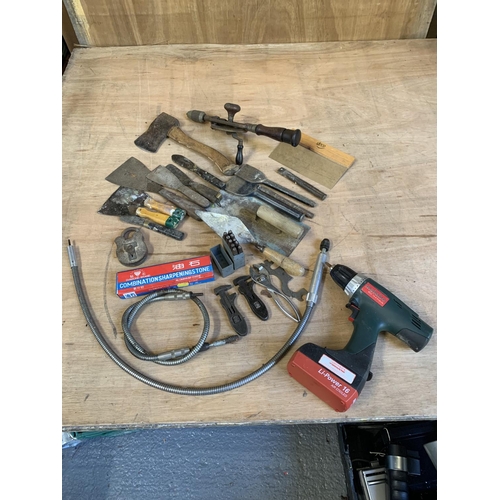 732 - Metabo cordless drill (working no charger), number punch set and sundry tools