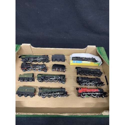 832 - Five metal and three plastic 00 gauge locos