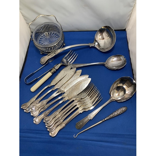 882 - Silver plated Kings Pattern Fish Set and ladle and additional plated ware