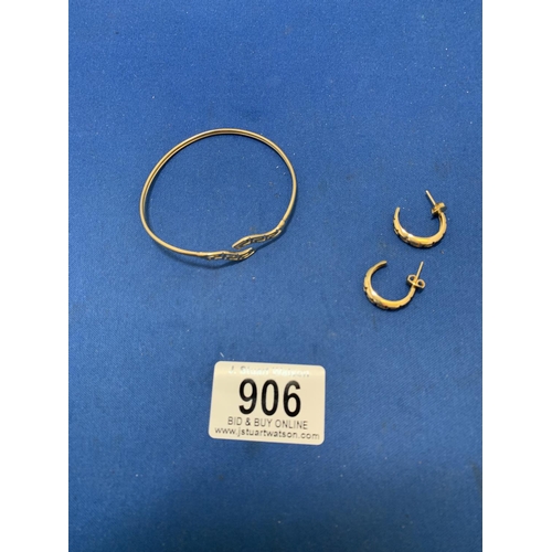 906 - 14ct Gold Greek Key Pattern Snake style Bracelet and pair of hoop earrings, total weight 6.6 gms