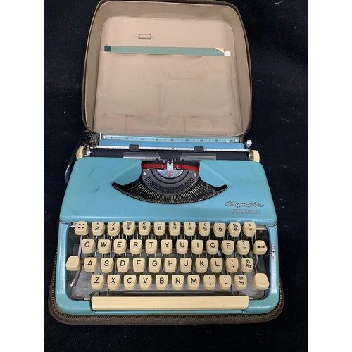 589 - Olympia Splendid 99 portable typewriter