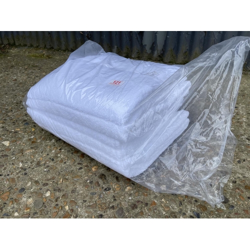 100B - A pack of five new white bath towels