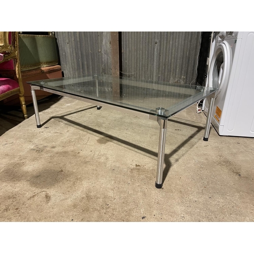 21 - A modern design glass top coffee table