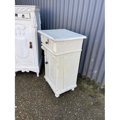 223 - Two white painted french style pot cupboards / bedsides