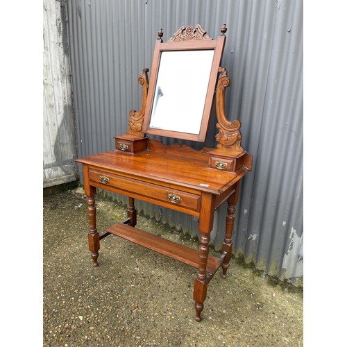 32 - An Edwardian mahogany dressing table with swing mirror