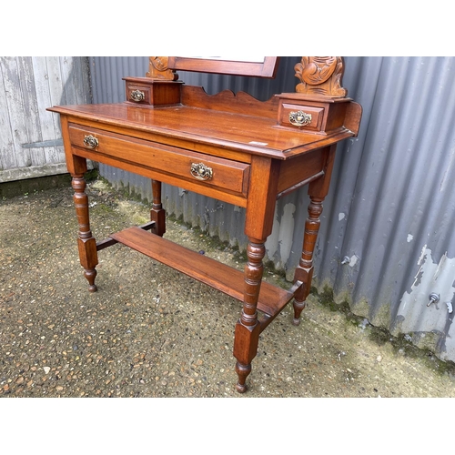 32 - An Edwardian mahogany dressing table with swing mirror
