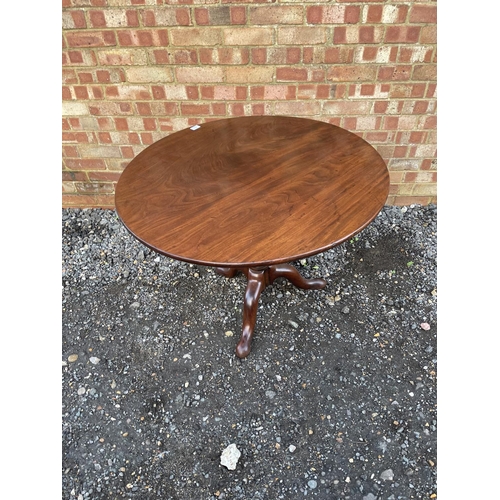 339 - A Georgian mahogany circular snap top tripod table