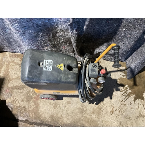 414 - Stanley bostitch compressor with hose