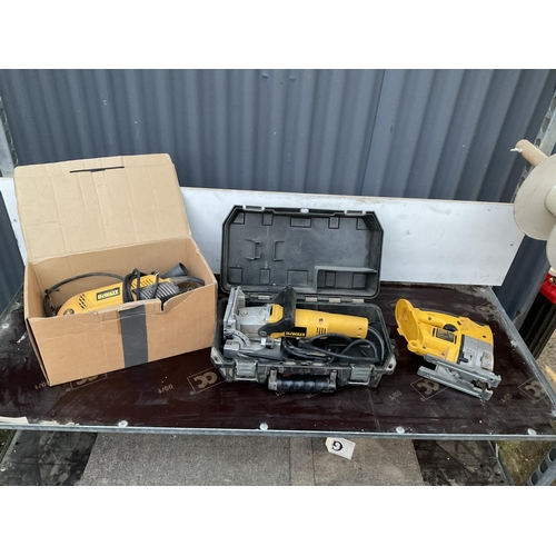 421 - A dewalt jointer, sander and jigsaw