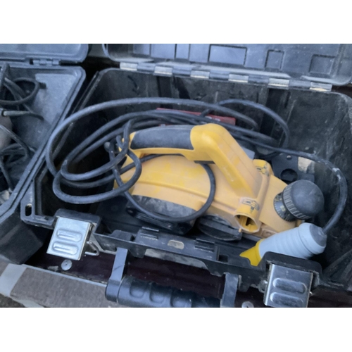 422 - A cased dewalt planer and cased dewalt circular saw