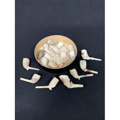 501 - Collection of clay pipes