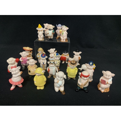 734 - 25 Danbury Mint Piggies figures- Full Set