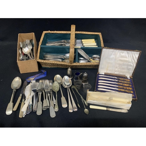 736 - Assorted cutlery, boxed knives and cutlery  basket