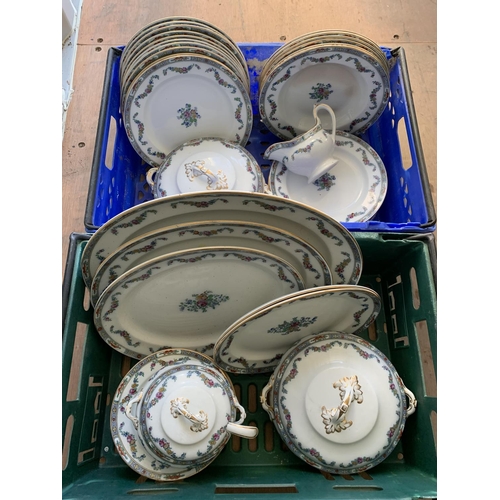 1041 - Victorian Decorative Dinnerware