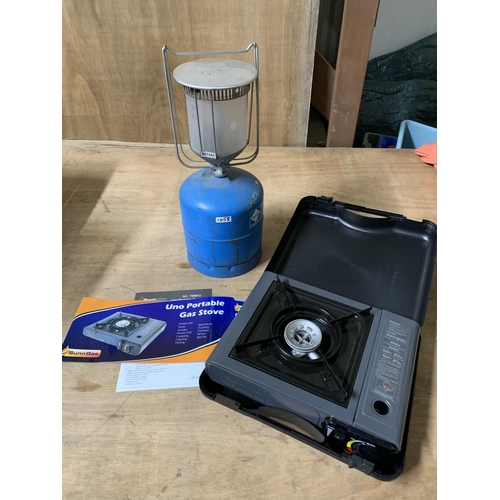 1058 - UNO portable gas stove and camping gaz lantern