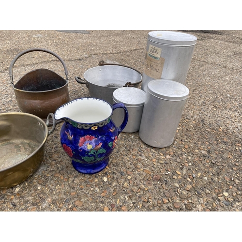 179 - A collection of aluminum, copper and brass pans and tins