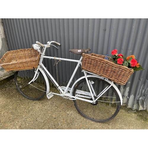 180 - Vintage cycle with baskets