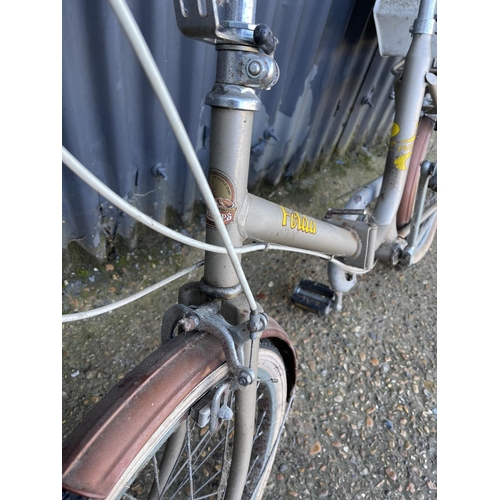 228 - A vintage Phillips folding bike