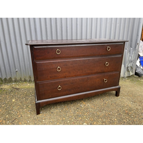 33 - A stag minstrel chest of three drawers 108x46x 70