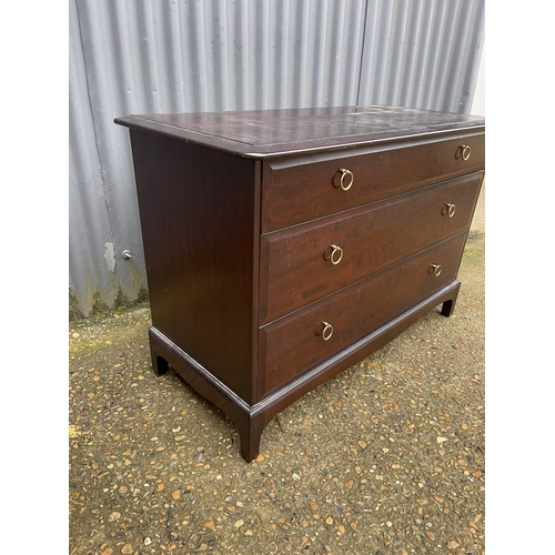 33 - A stag minstrel chest of three drawers 108x46x 70