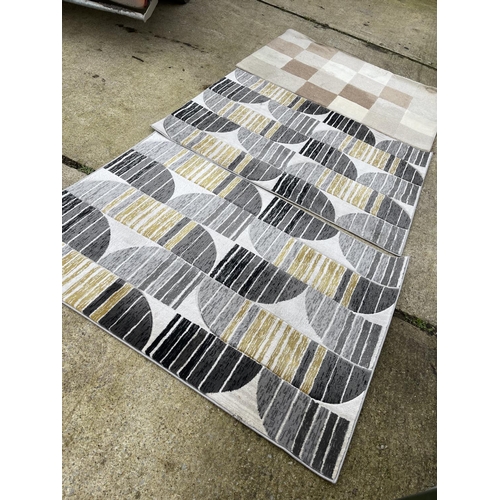 331 - Three modern grey and brown pattern carpets 175x120)