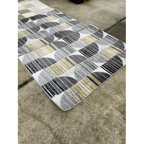 331 - Three modern grey and brown pattern carpets 175x120)