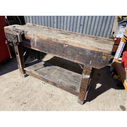 421 - A vintage wooden workbench with record 52 vice 137x44x78