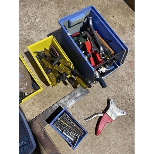 424 - Three tubs of tools, Allen keys and two drays of fixings