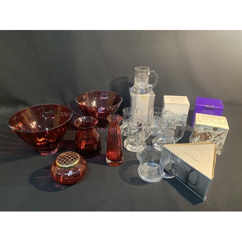 672 - Dartington Glass - 5 boxed tankards and 4 unboxed tankards, 5 Ruby glass items (2)