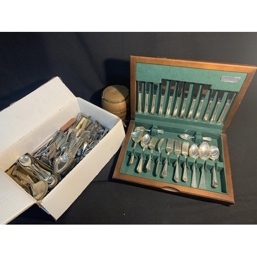 678 - Oneida Canteen and box of Silver plated cutlery