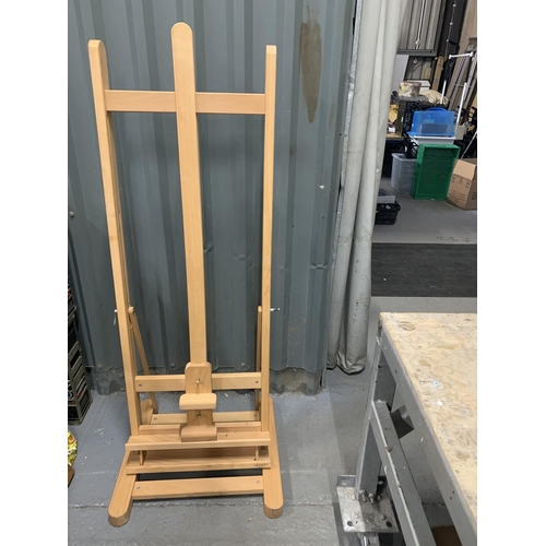 685 - Hardwood Studio Easel by Mabef