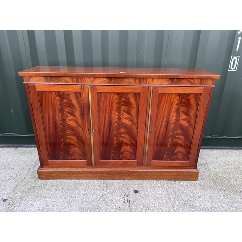 297 - A reproduction mahogany three door sideboard 122x30x80