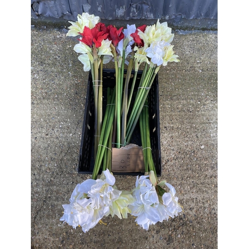 122 - A tray of 30 artificial flower stems