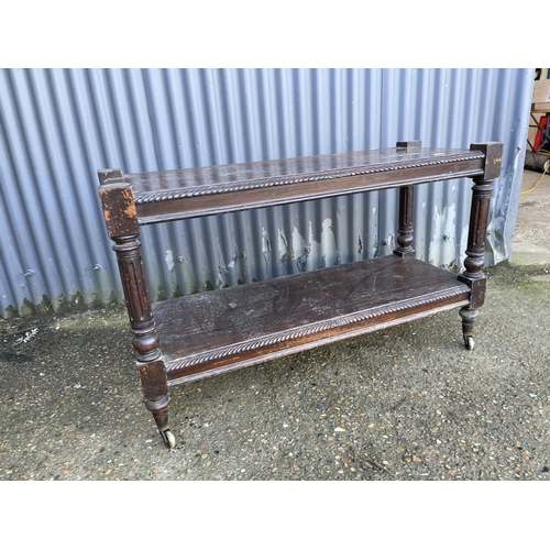 130 - An oak two tier buffet table 120x45 x70