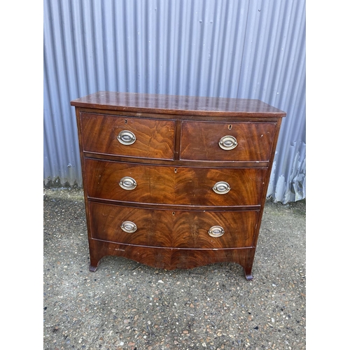 135 - A victorian bow front chest of four drawers 92x 50x 95