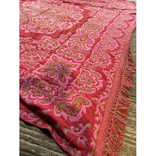 226 - A large pink pattern rug / throw 275x290