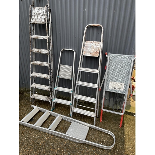 269 - Four aluminium step ladders and a decorators hop up