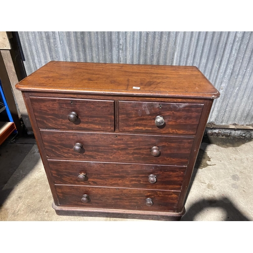 30 - A large victorian mahogany chest of five drawers 114x55x140