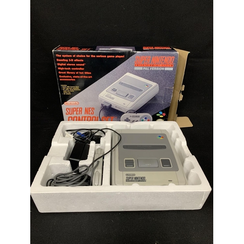 585 - Nintendo Super NES Control set boxed