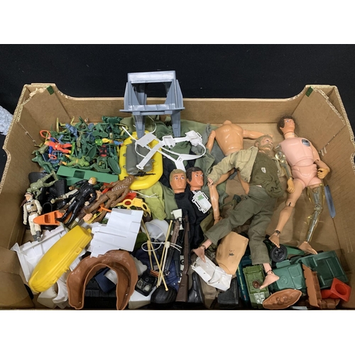 605 - Vintage Action Men, some spare parts, heads etc, accessories, Toy soldiers and Star Wars figures