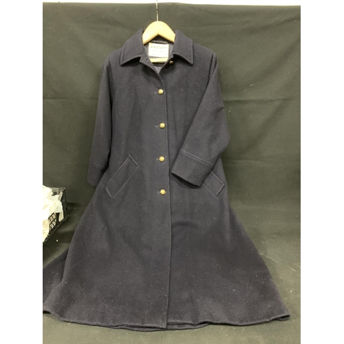 610 - Quality women's navy Jaeger 33