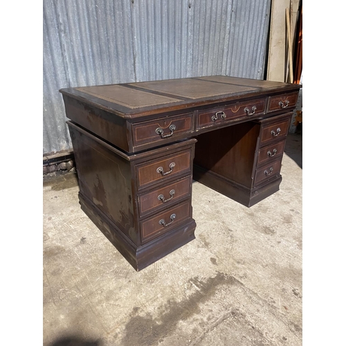 64 - A reproduction mahogany twin pedestal desk with a three section leather top 138x77 x 80