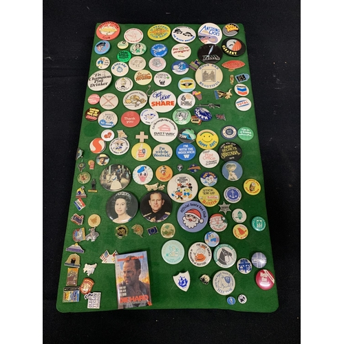 642 - Collection of vintage badges