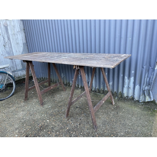 90 - A vintage 6ft tressel table