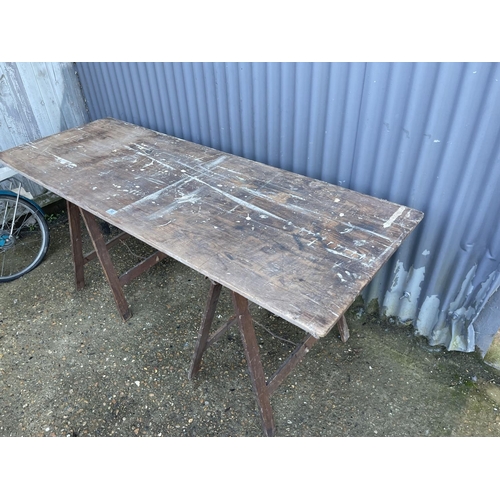 90 - A vintage 6ft tressel table