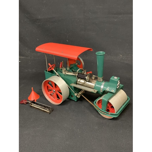 943 - German made Model Steam Roller, length 32 cms, height 19 cms